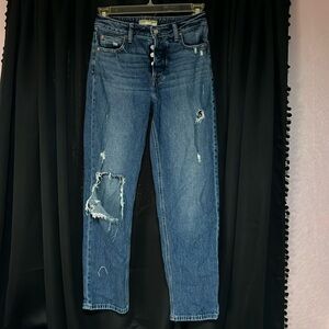 Maurice’s blue jeans! Size! 6 and has 5 buttons! But you can only see 1!!!